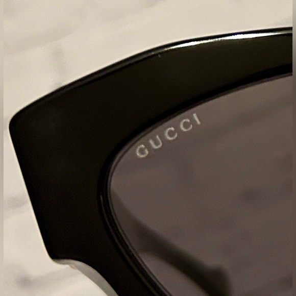 Like New Black Gucci GG Sunglasses (Size Large) - Picture 8 of 13